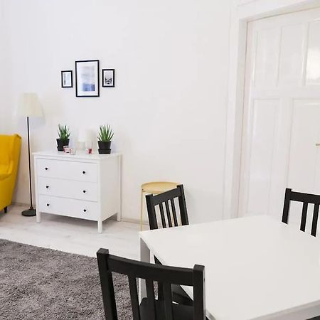 Central 30M2 A/C Apartment, 3 Min From Ny Cafe 布达佩斯 外观 照片