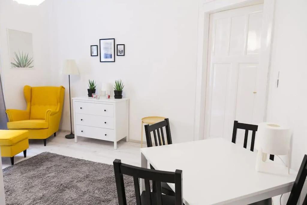 Central 30M2 A/C Apartment, 3 Min From Ny Cafe 布达佩斯 外观 照片